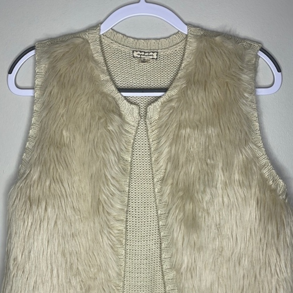 Eyeshadow Size M Ivory Faux Fur Crochet Knit Sleeveless Open Front Cozy Vest - Picture 3 of 8